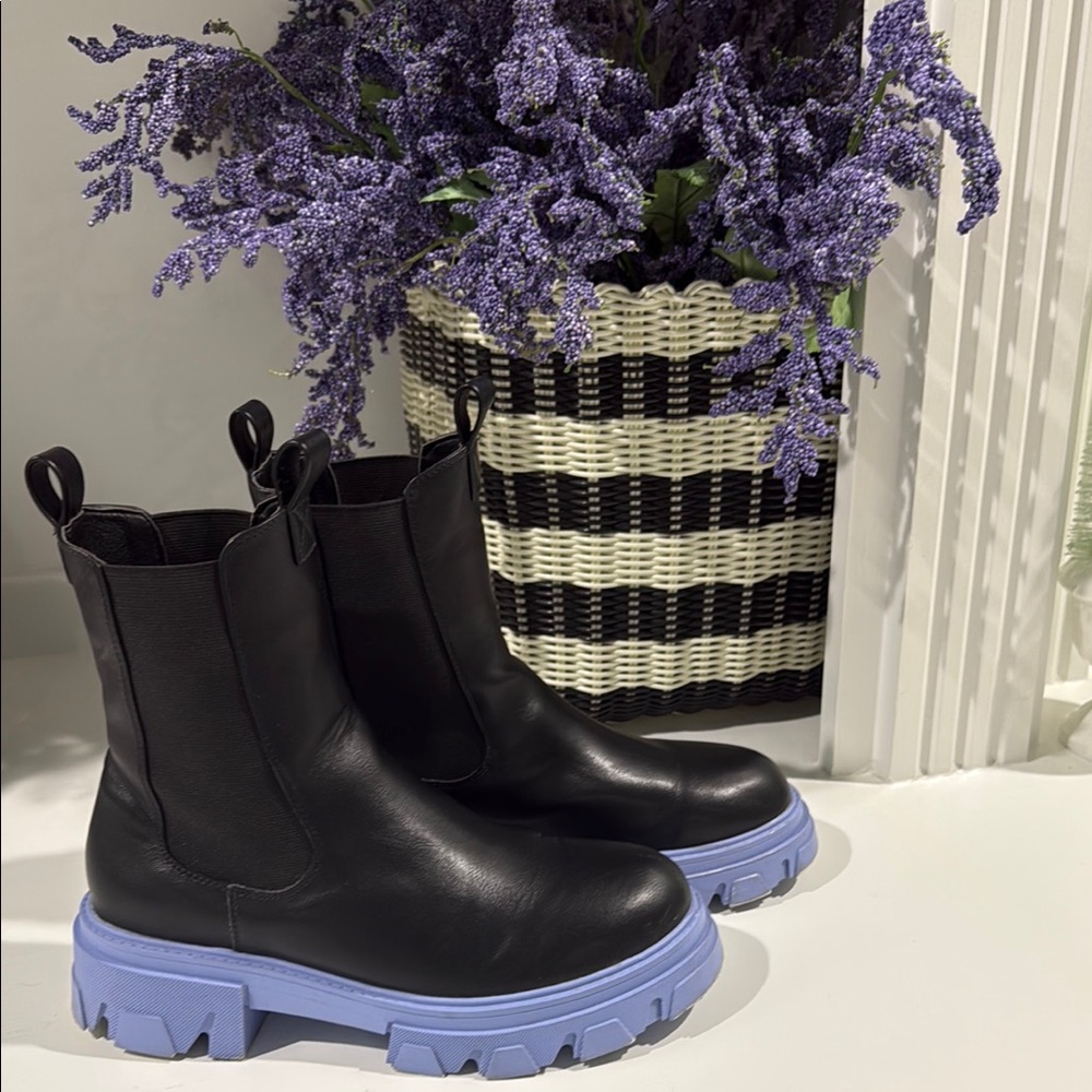 Black lugg Boots with Purple Soles